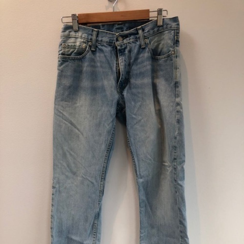 Classic Levi's light blue jeans